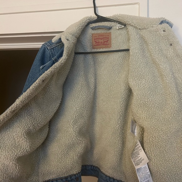 Levi’s Sherpa trucker jacket- women’s - Picture 8 of 9